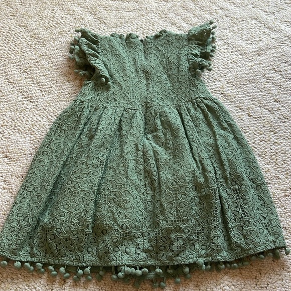 Girls lined dress with lacy overlay - good condition - size 4 - Picture 5 of 6